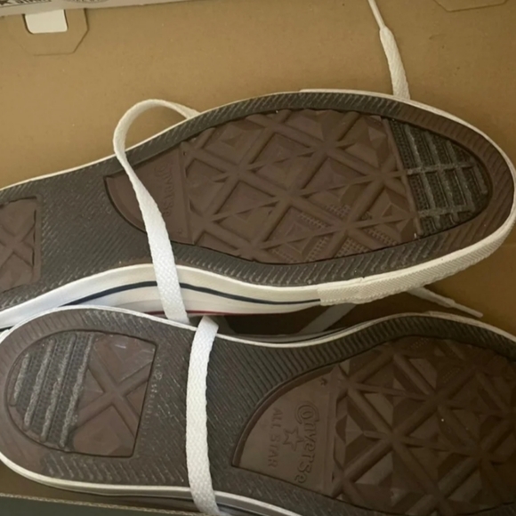 Converse - Picture 3 of 4